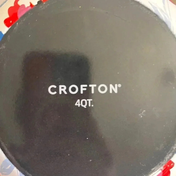 Crofton 4 Quart Floral Casserole Pot with Lid Whote Red Blue 5 x 11 inches - Picture 8 of 12